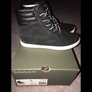 ✨BRAND NEW✨ women’s Timberland boots with box!